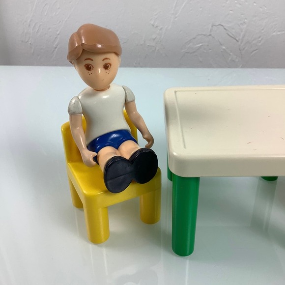 Little Tikes dollhouse mom dad son table two chairs bundle of 6 - Picture 3 of 12